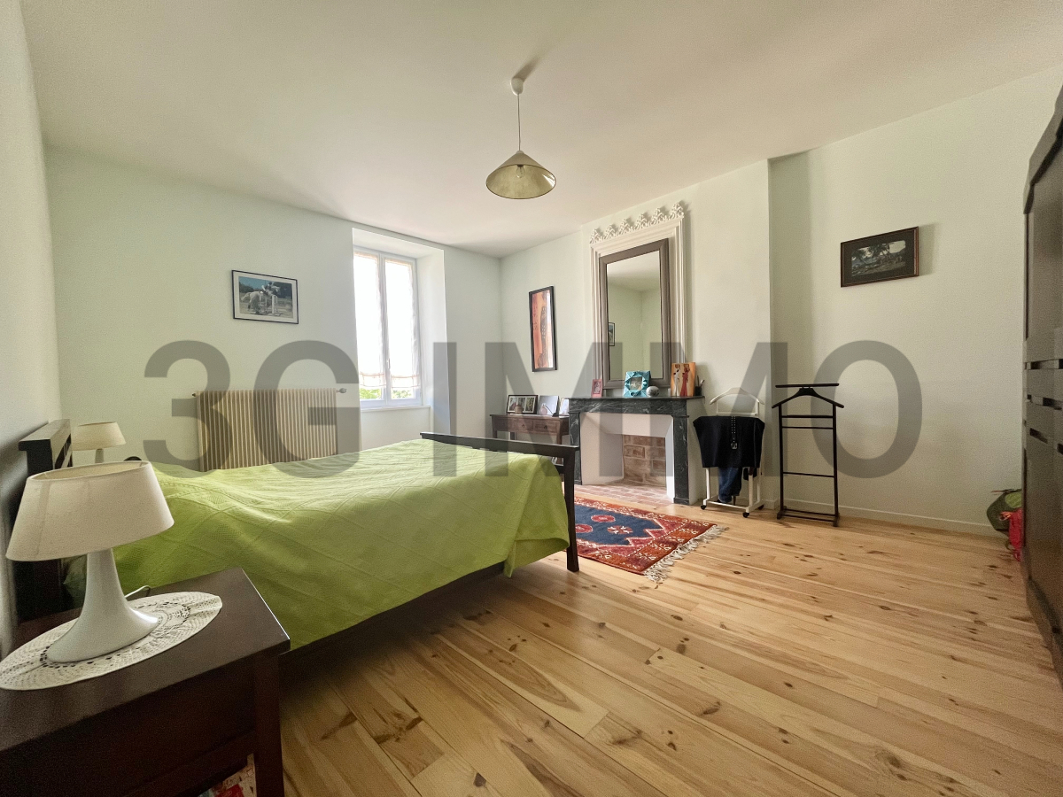 Photo mobile 11 | Villandraut (33730) | Maison de 212.00 m² | Type 7 | 298500 € |  Référence: 194210JL